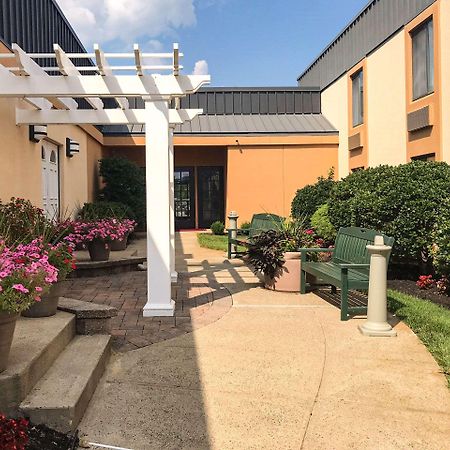 Clarion Hotel y Centro de Conferencias Toms River Exterior foto